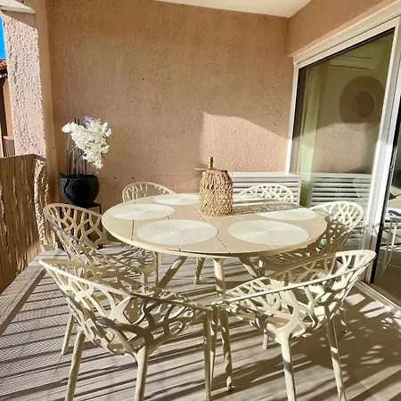 Proche St Tropez Refait A Neuf Bord De Et Piscine Apartament
