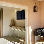 Proche St Tropez Refait A Neuf Bord De Et Piscine 아파트 *
